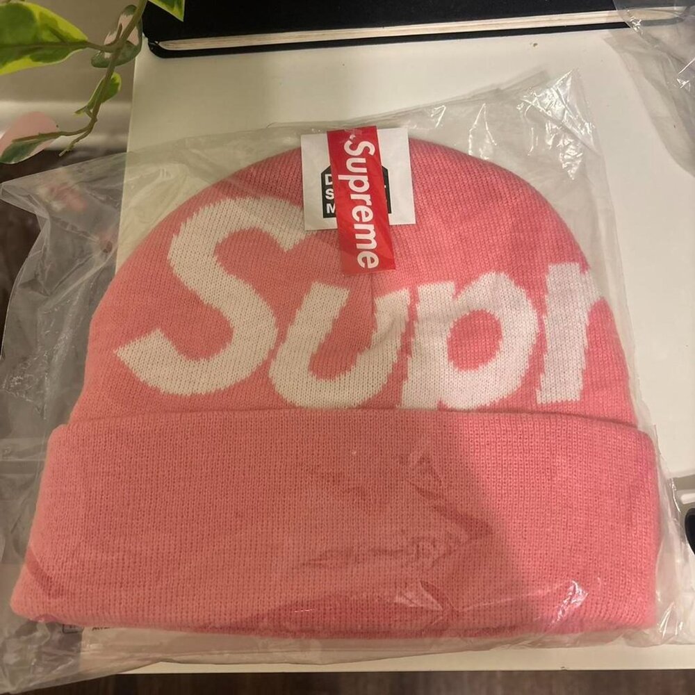 Supreme Pink Beanie - FW24 - New Era Box Logo